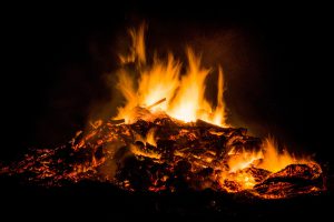 easter-fire-384602_1920